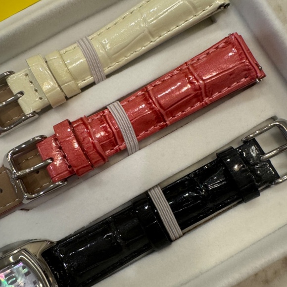 NIB Invicta Special Edition Women's Watch with 5 Band Colors - Picture 9 of 10